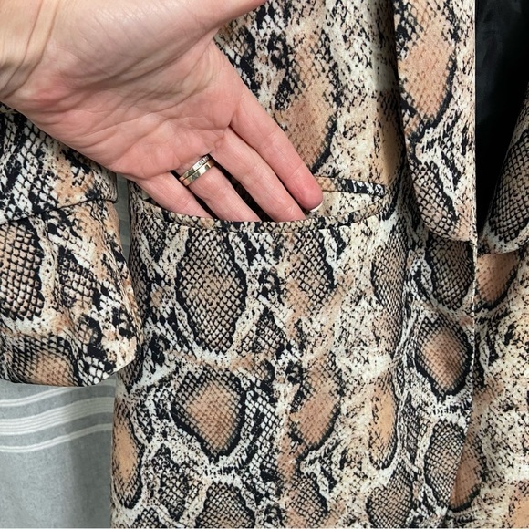 LIQUORISH / Reptile Print 3/4 Sleeve Blazer Size M - Picture 7 of 11